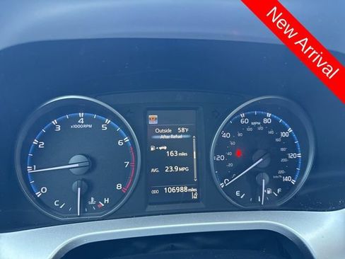 Used 2018 Toyota RAV4 LE image 18