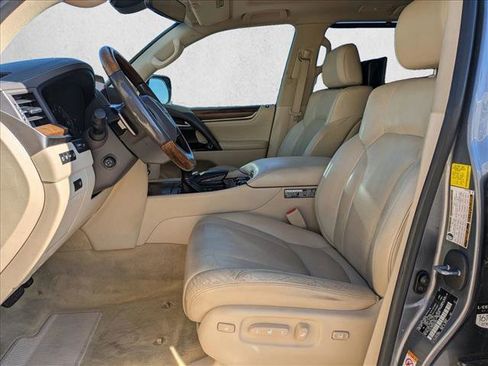 Used 2017 Lexus LX 570 4WD w/ Luxury Package image 18