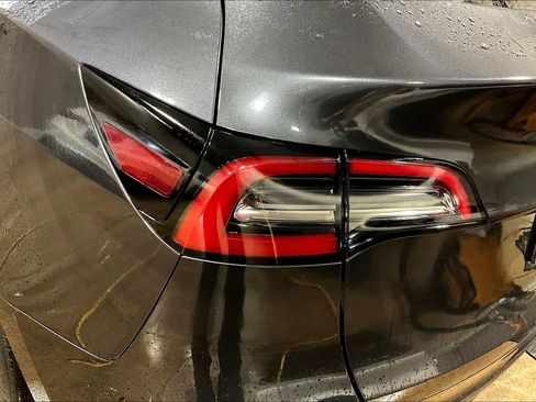 Used 2024 Tesla Model Y 2WD image 22