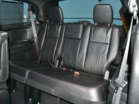 Used 2017 Dodge Grand Caravan GT FWD image 18