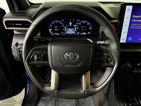 Used 2025 Toyota Tacoma TRD Off-Road AWD/4WD image 15