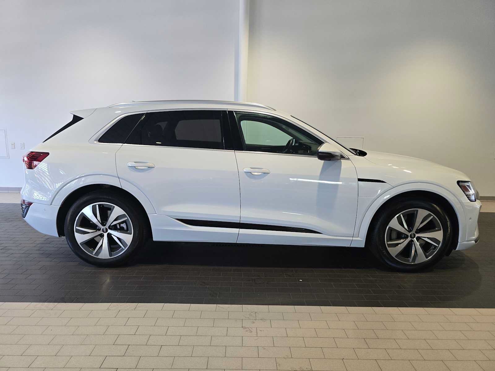 Used 2024 Audi Q8 e-tron Premium Plus w/ Premium Plus Package AWD/4WD image 8