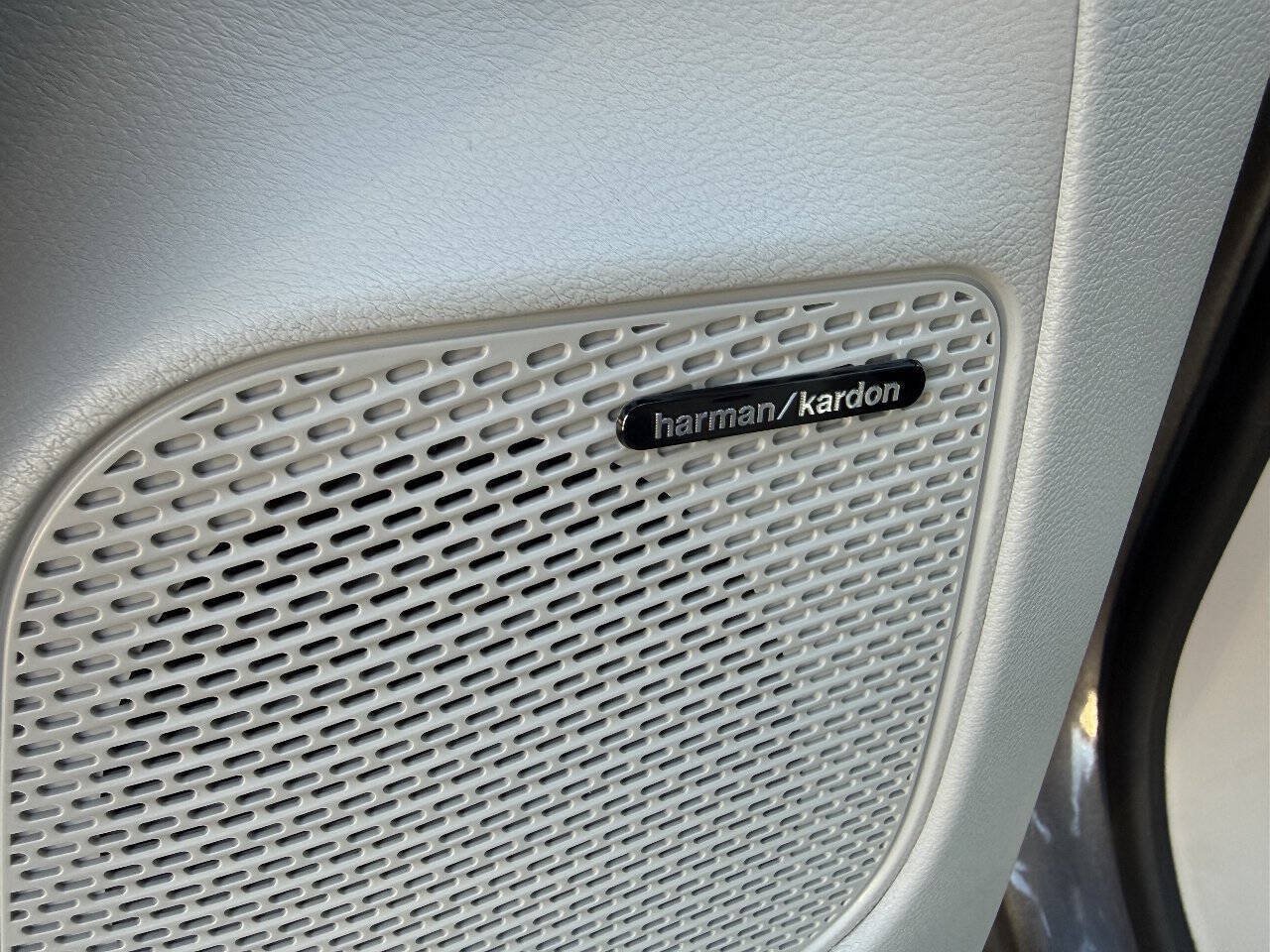 Used 2018 Chrysler Pacifica Limited w/ Advanced Safetytec Group FWD image 24