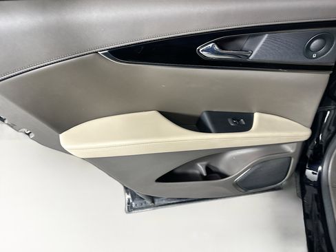 Used 2022 Lincoln Nautilus Reserve w/ Equipment Group 201A image 27