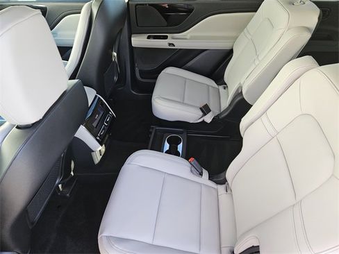 New 2026 Lincoln Aviator 2WD image 28