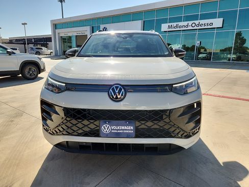 New 2026 Volkswagen Tiguan SE R-Line FWD image 2