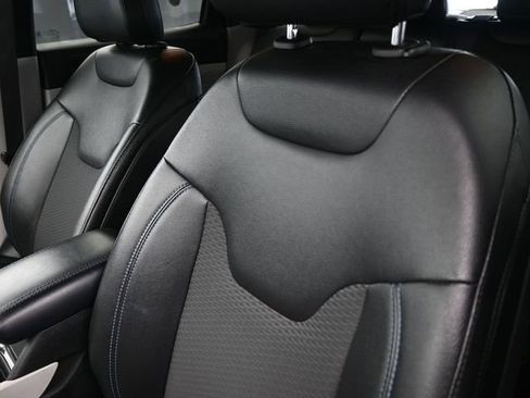 Used 2024 Jeep Compass Latitude image 19