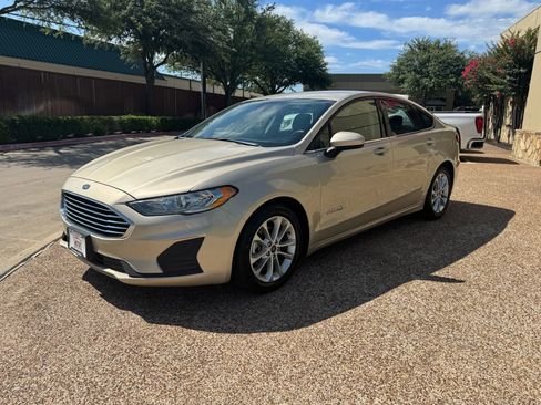 Used 2019 Ford Fusion SE FWD image 12