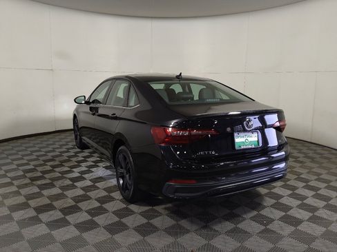 Used 2022 Volkswagen Jetta SE FWD image 6