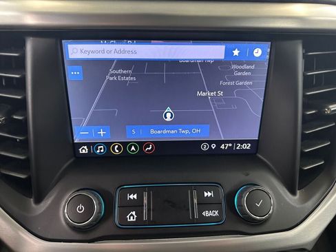 Certified 2023 GMC Acadia SLT w/ Preferred Package image 13