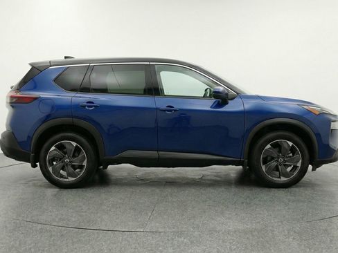 Used 2025 Nissan Rogue SV FWD image 11