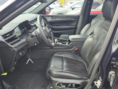 Used 2023 Jeep Grand Cherokee Overland w/ Advanced Protech Group III image 5