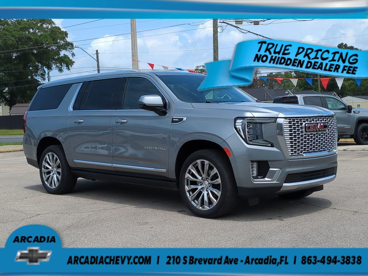 Used 2023 GMC Yukon XL Denali AWD/4WD image 2