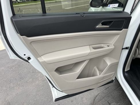 Used 2018 Volkswagen Atlas SE w/ R-Line Package image 14