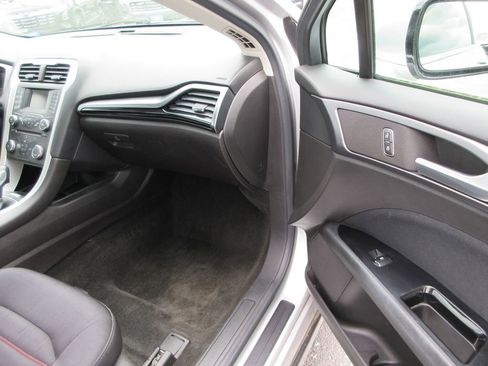 Used 2016 Ford Fusion SE w/ Equipment Group 201A image 18