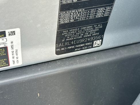 Used 2024 Land Rover Discovery Dynamic SE image 39