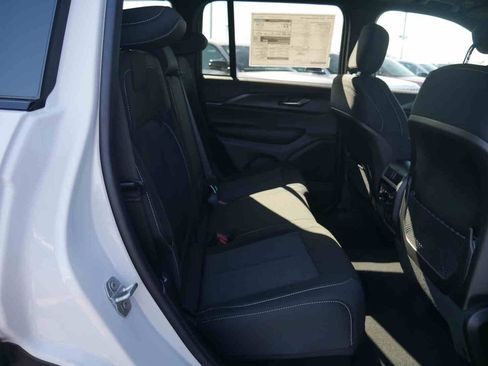 New 2025 Jeep Grand Cherokee Laredo X w/ Luxury Tech Group I image 19