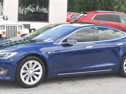 Used 2017 Tesla Model S 75 RWD image 5