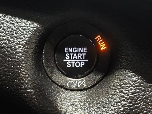 Used 2019 Jeep Cherokee Limited image 11