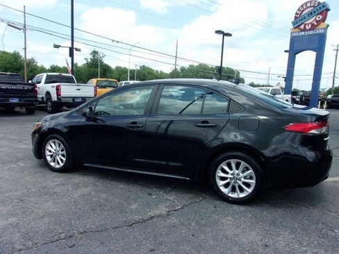 Used 2022 Toyota Corolla LE w/ LE Convenience Package FWD image 1
