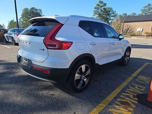 Used 2019 Volvo XC40 T5 Momentum image 12