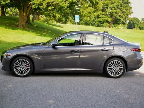 Used 2018 Alfa Romeo Giulia Ti w/ Quick Order Package 22X Lusso AWD/4WD image 11