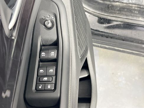 Used 2023 Jeep Grand Cherokee Laredo AWD/4WD image 17