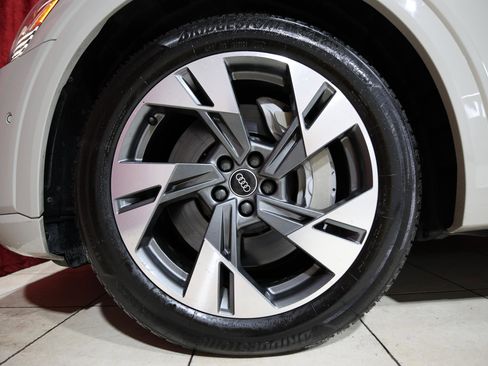 Used 2021 Audi e-tron Premium w/ Convenience Plus Package image 7