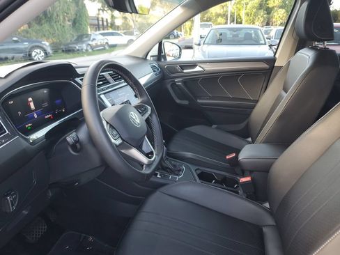 Certified 2023 Volkswagen Tiguan SE w/ Panoramic Sunroof Package FWD image 23
