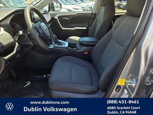 Used 2021 Toyota RAV4 XLE w/ Convenience Package FWD image 15
