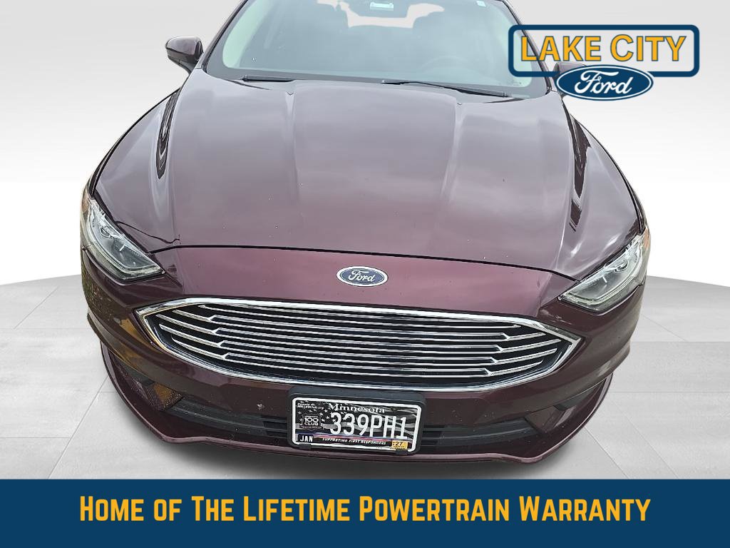 Used 2017 Ford Fusion SE w/ Fusion SE Technology Package FWD image 9