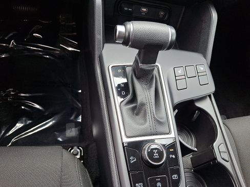 Used 2024 Kia Sportage LX AWD/4WD image 16