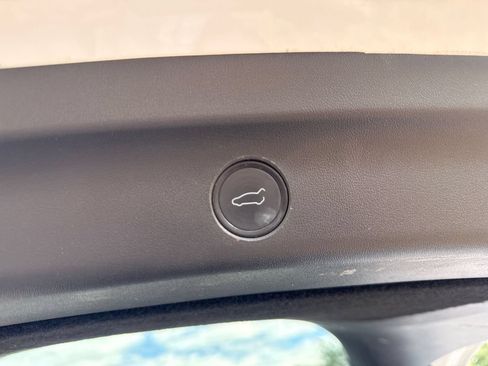Used 2020 Tesla Model Y Long Range AWD/4WD image 39