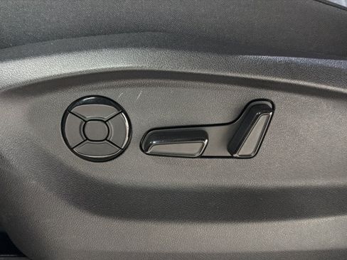 Certified 2025 Volkswagen Tiguan SE AWD/4WD image 18