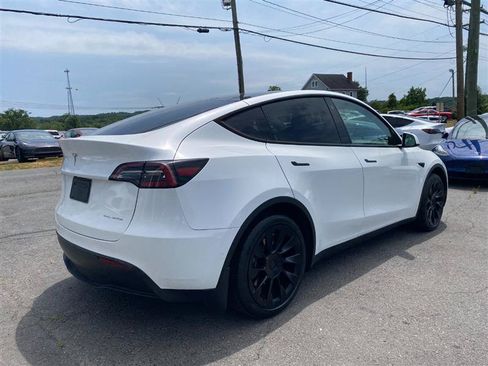 Used 2023 Tesla Model Y Long Range AWD/4WD image 5