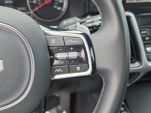 Certified 2023 Kia Sorento EX AWD/4WD image 31