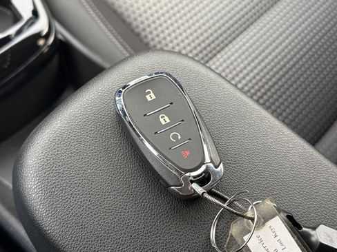 Used 2025 Chevrolet Trax LT image 21