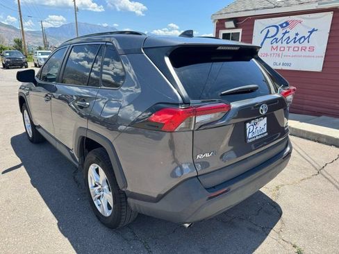 Used 2021 Toyota RAV4 LE AWD/4WD image 3