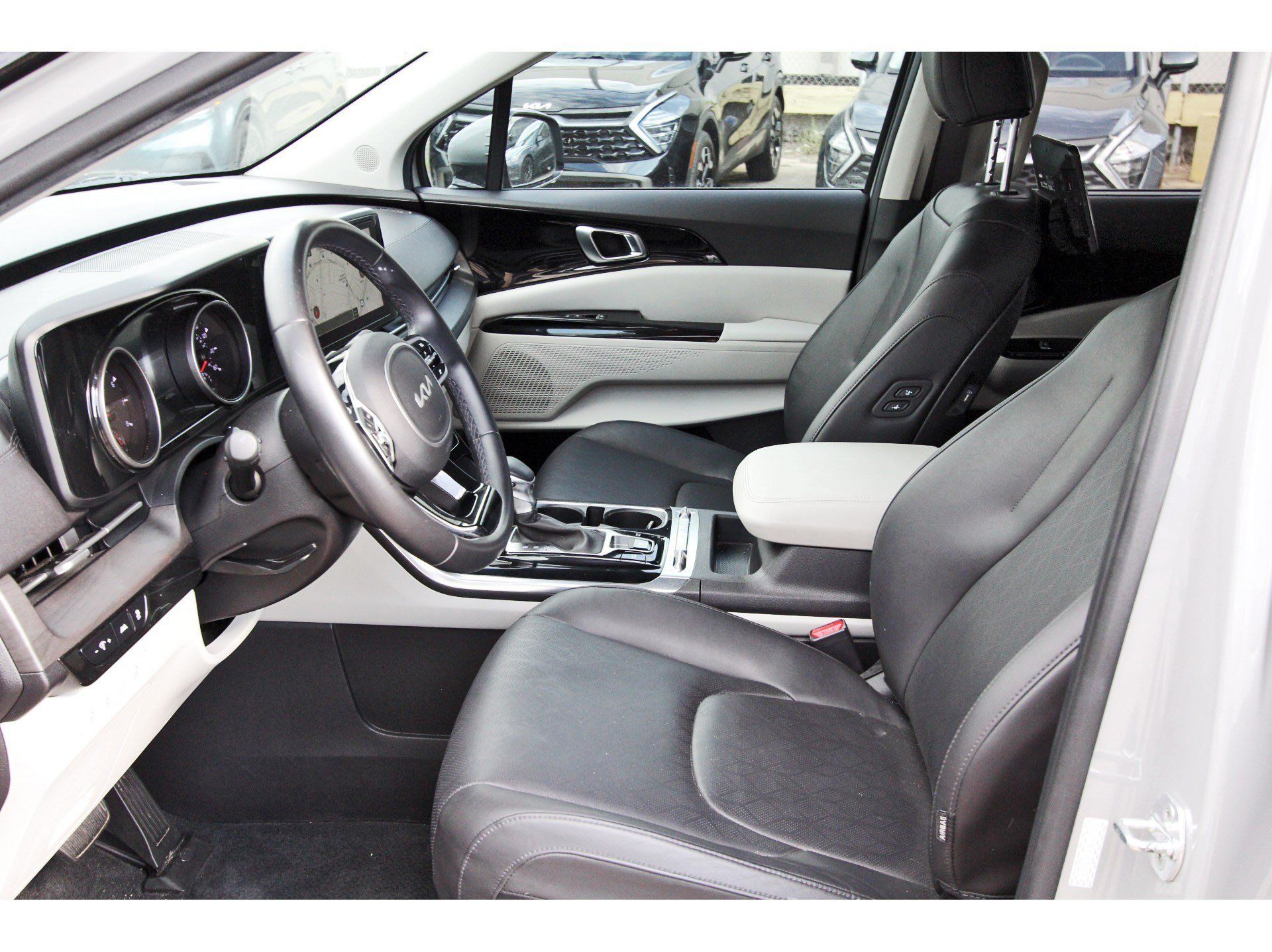 Certified 2022 Kia Carnival SX FWD image 9
