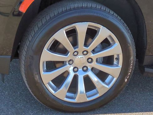 Used 2021 Chevrolet Tahoe Premier w/ Premium Package image 12