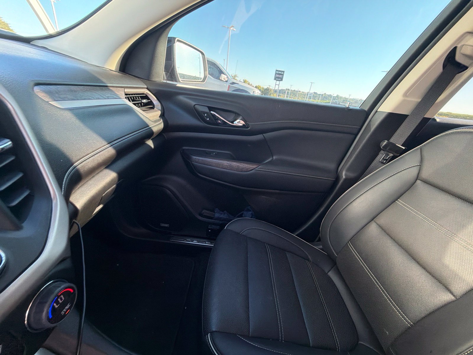 Used 2023 GMC Acadia Denali w/ Black Diamond Edition FWD image 7