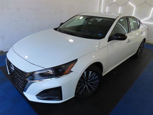 Used 2025 Nissan Altima 2.5 SV image 4