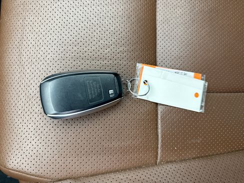 Used 2022 Subaru Outback Touring w/ Popular Package #2 image 11