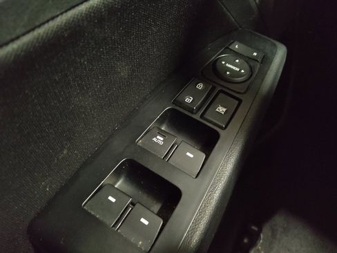 Used 2019 Hyundai Elantra Value Edition w/ Winter Weather Package FWD image 27