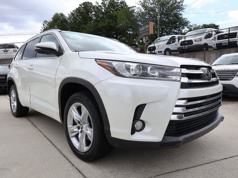Used 2017 Toyota Highlander Limited FWD image 9