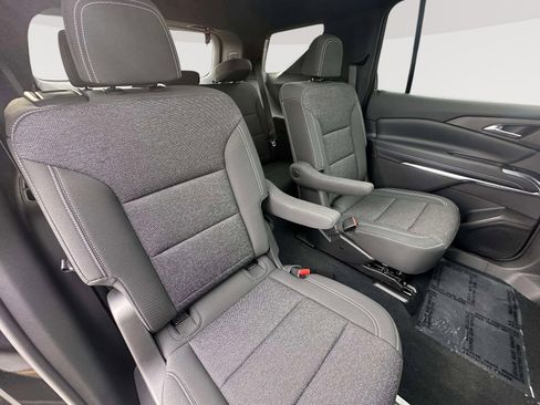 Used 2025 Chevrolet Traverse LT w/ Sun and Wheel Package image 31