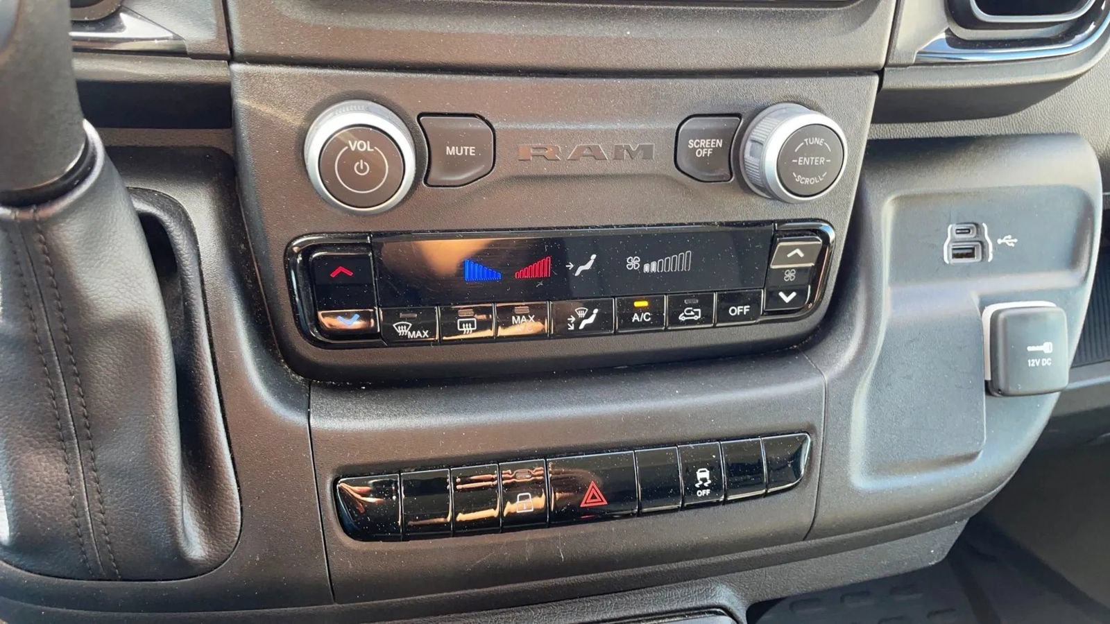 Used 2025 RAM ProMaster 2500 w/ Convenience Group FWD image 12