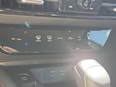 Used 2025 Nissan Kicks SR FWD image 28