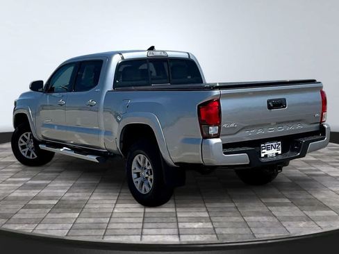 Used 2019 Toyota Tacoma SR5 AWD/4WD image 5