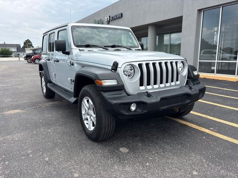 Used 2022 Jeep Wrangler Unlimited Sport AWD/4WD image 3